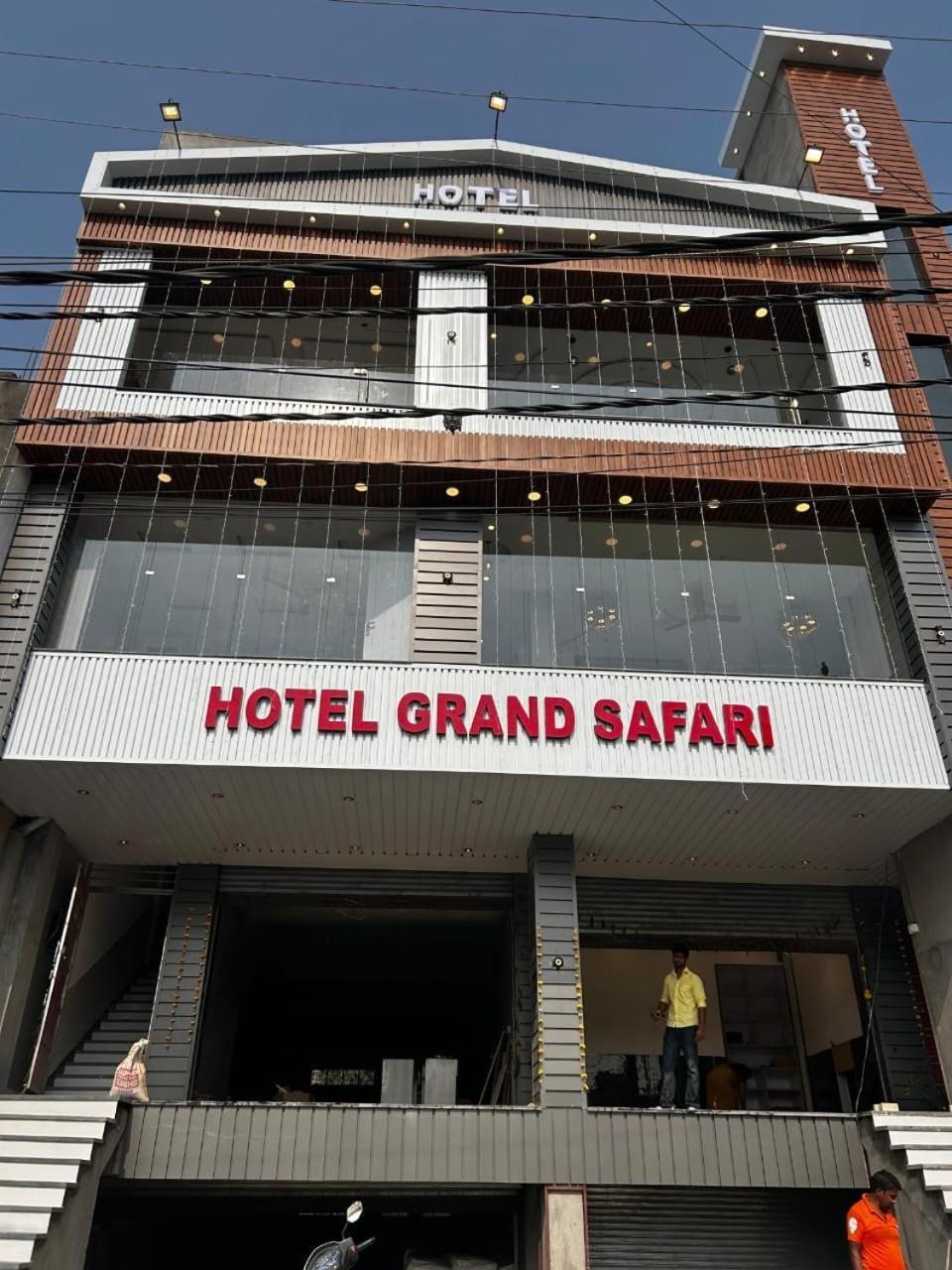 Hotel Grand Safari Kotdwāra Eksteriør billede